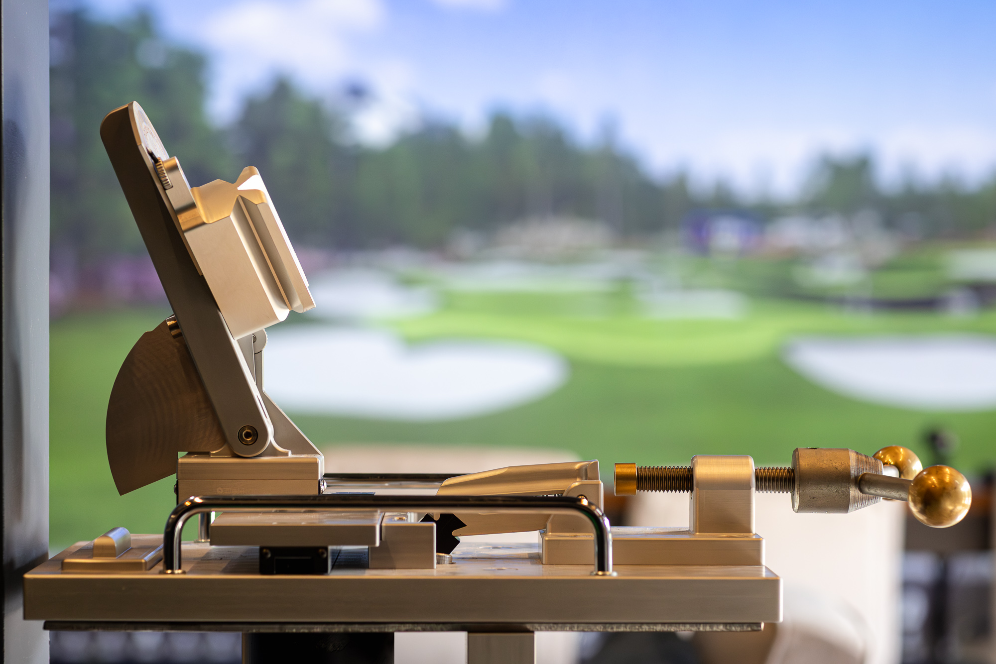 Lie and loft tool with simulator in background